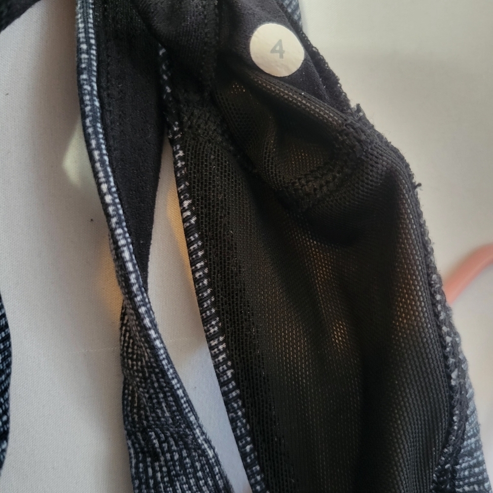 Size 4 lululemon bra - Picture 4 of 6